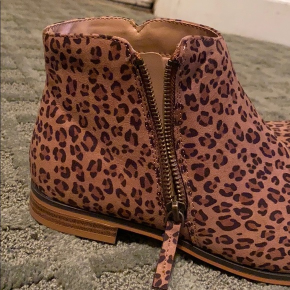 Size 5 Women’s Fun Cheetah Booties! - Picture 3 of 6